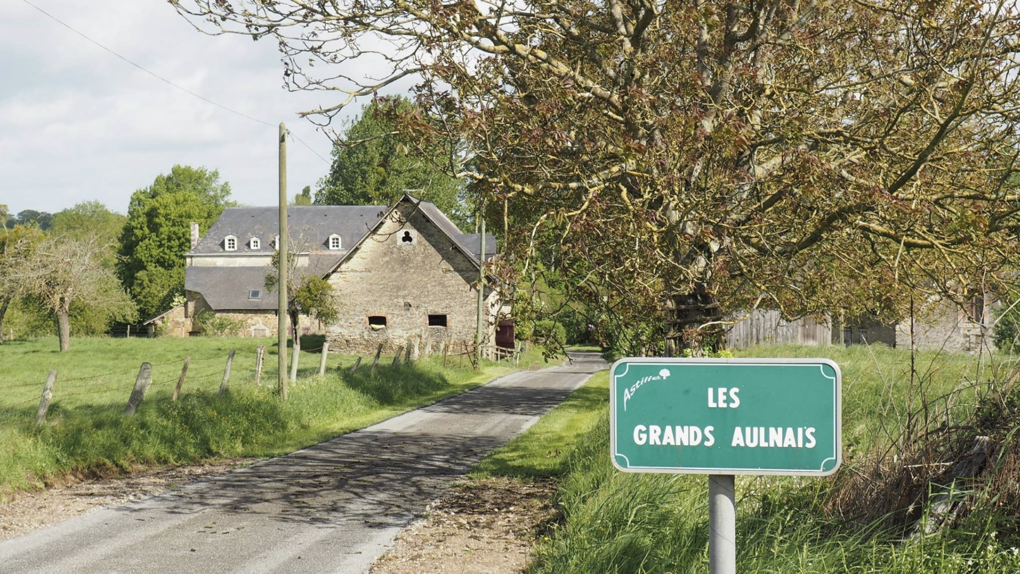Entrée du glos des aulnes Gîte en Mayenne